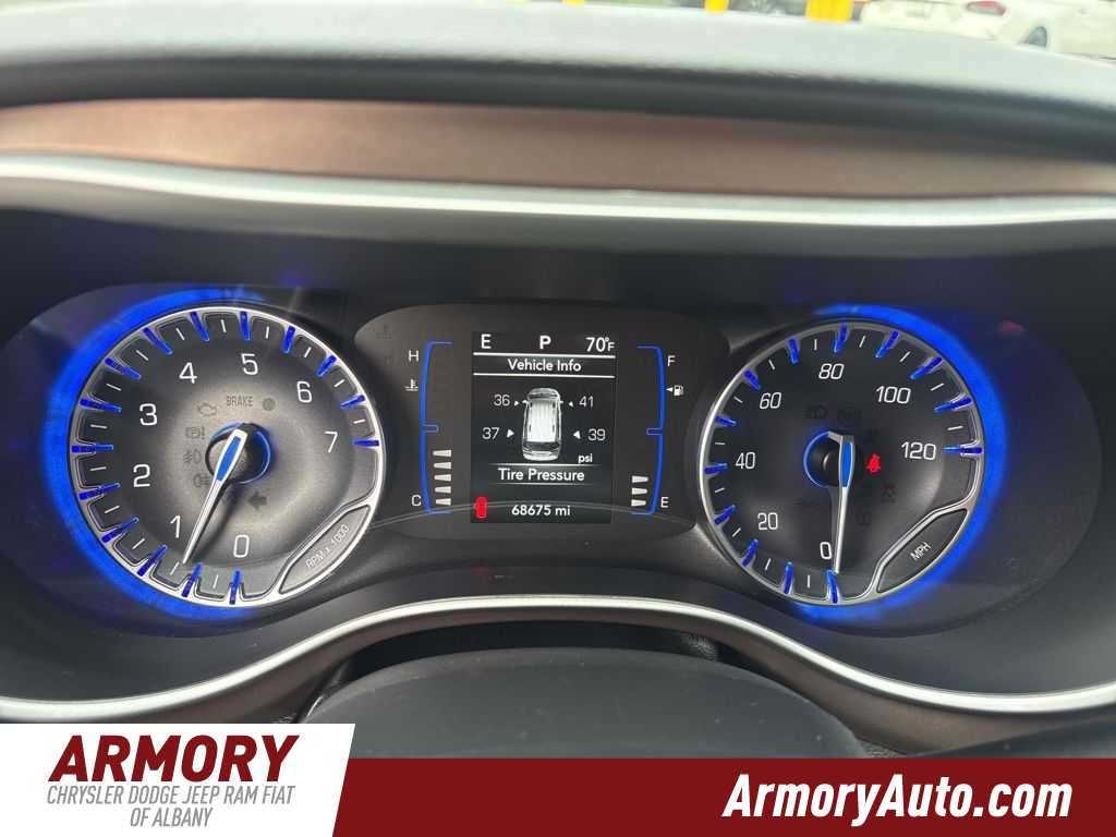 Thumbnail: 2022 Chrysler Voyager - 9