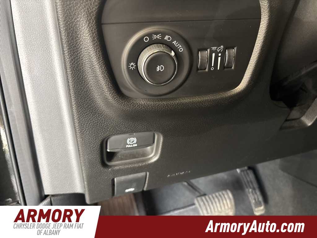 Thumbnail: 2023 Jeep Grand Cherokee - 10