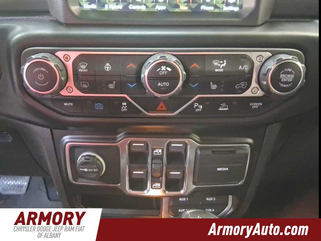 Thumbnail: 2022 Jeep Wrangler - 18