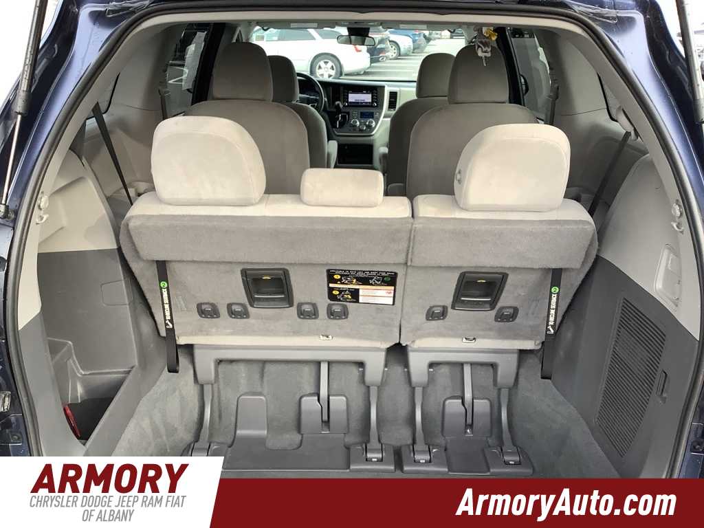 Thumbnail: 2020 Toyota Sienna - 27