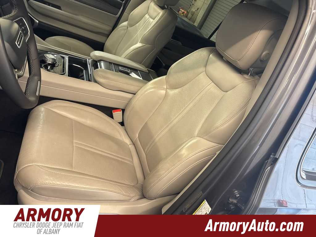 Thumbnail: 2023 Jeep Wagoneer - 10