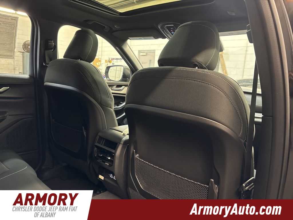 Thumbnail: 2026 Jeep Grand Cherokee - 35