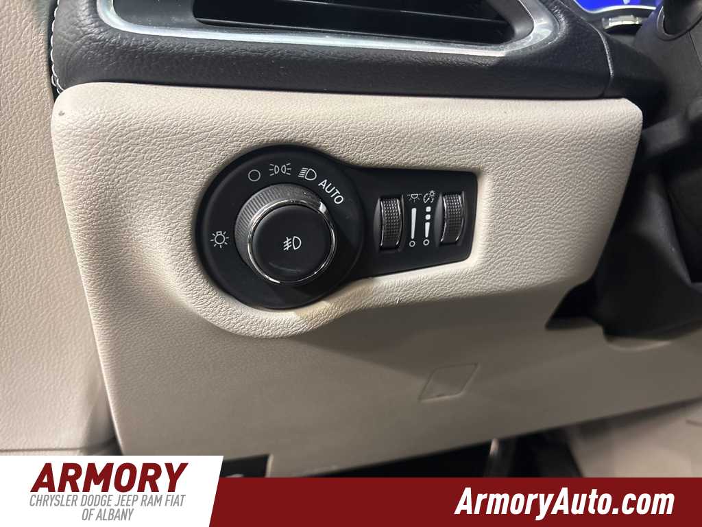 Thumbnail: 2023 Chrysler Pacifica - 10