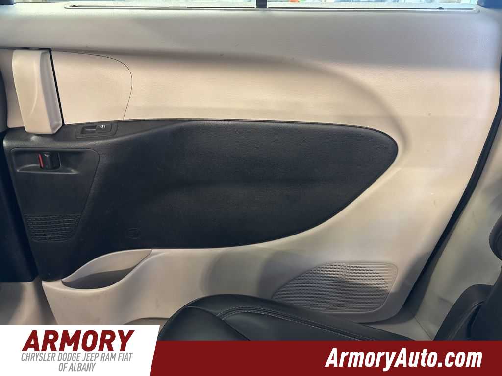 Thumbnail: 2023 Chrysler Pacifica - 26