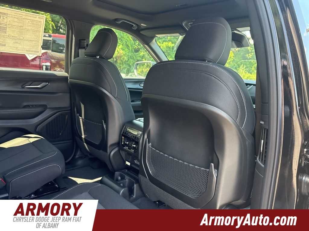 Thumbnail: 2025 Jeep Grand Cherokee L - 31