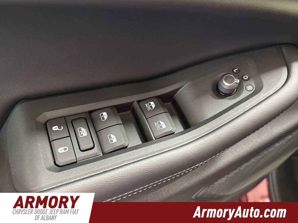 Thumbnail: 2025 Jeep Grand Cherokee - 8