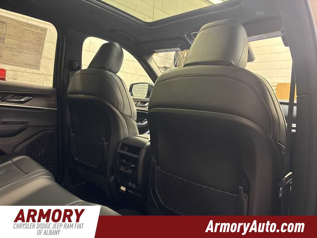 Thumbnail: 2025 Jeep Grand Cherokee - 33