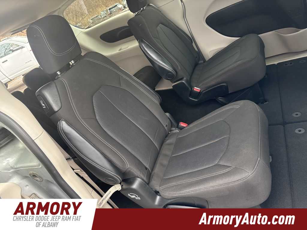 Thumbnail: 2022 Chrysler Voyager - 23