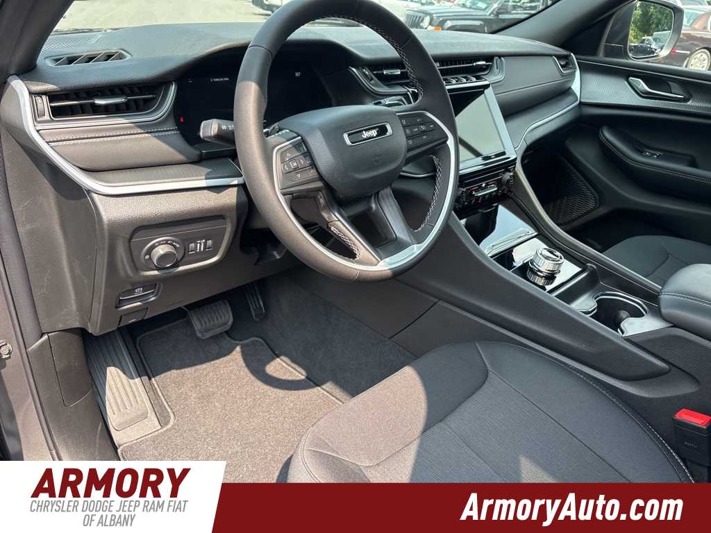 Thumbnail: 2025 Jeep Grand Cherokee - 9