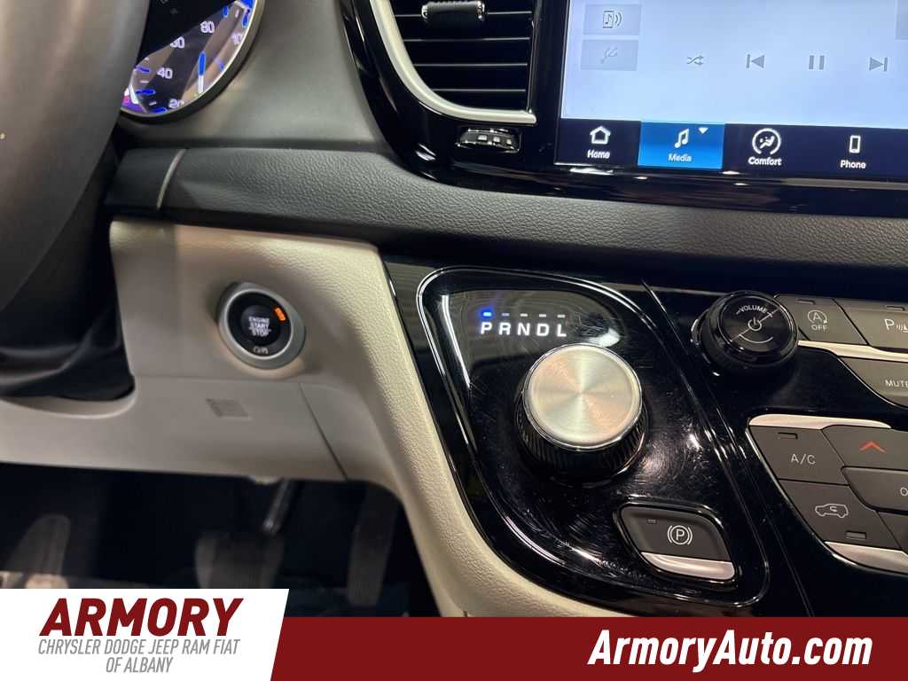 Thumbnail: 2024 Chrysler Pacifica - 21