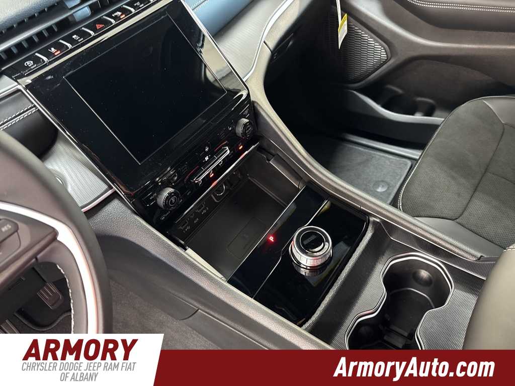 Thumbnail: 2025 Jeep Grand Cherokee - 16