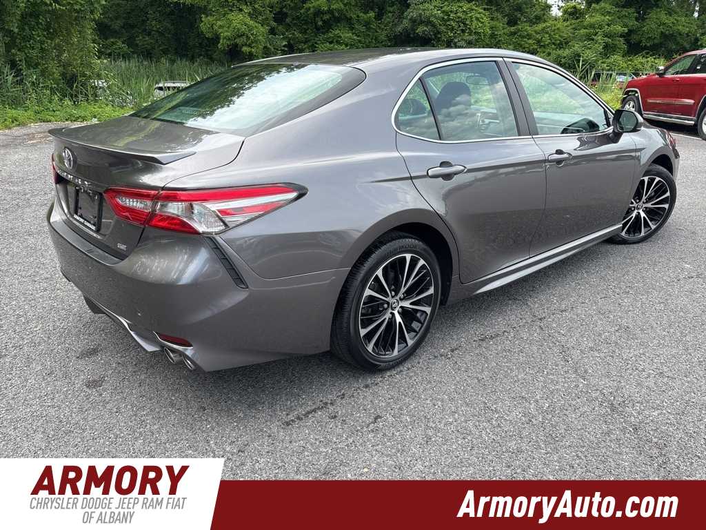 2018 Toyota Camry SE 4