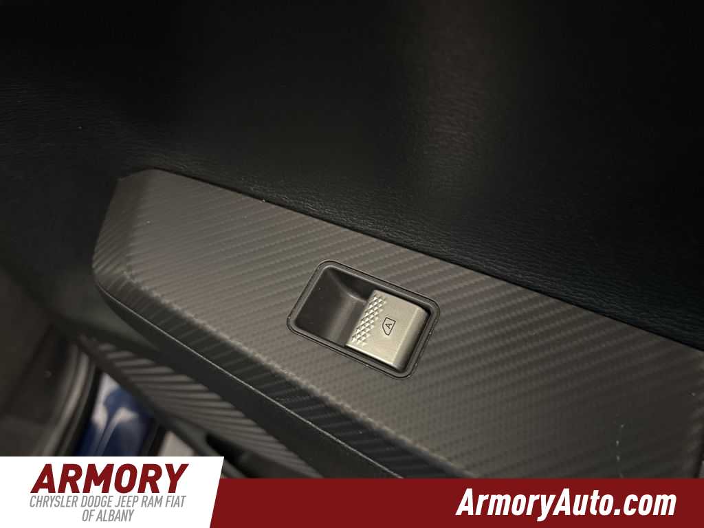 Thumbnail: 2024 Mitsubishi Outlander - 33