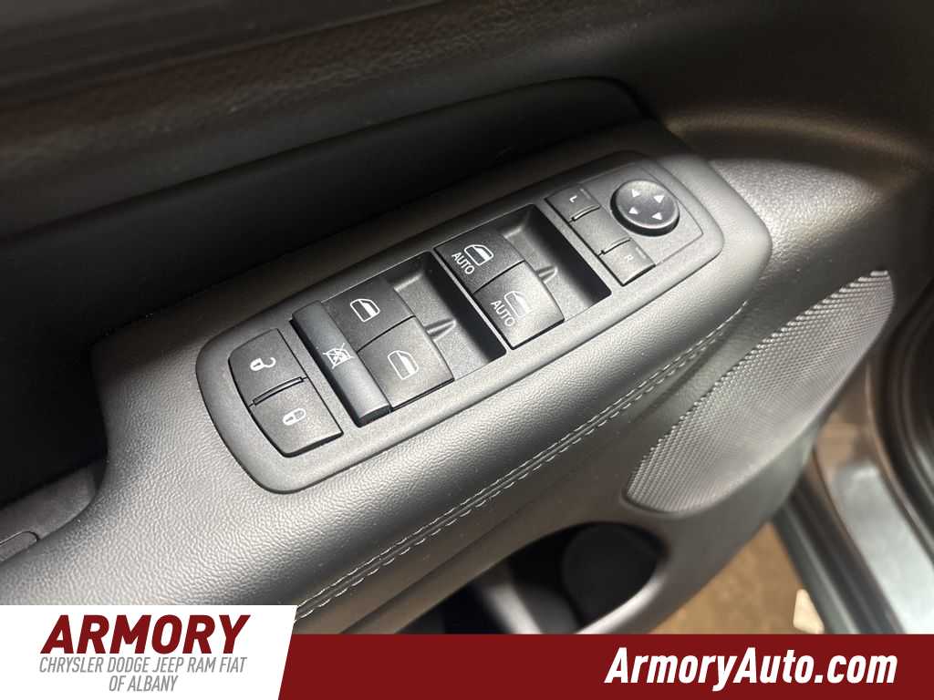 Thumbnail: 2020 Jeep Grand Cherokee - 8