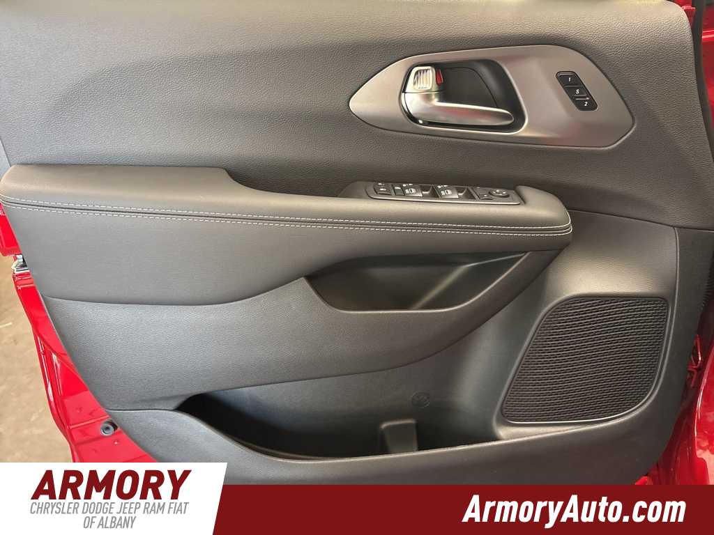 Thumbnail: 2026 Chrysler Pacifica - 7