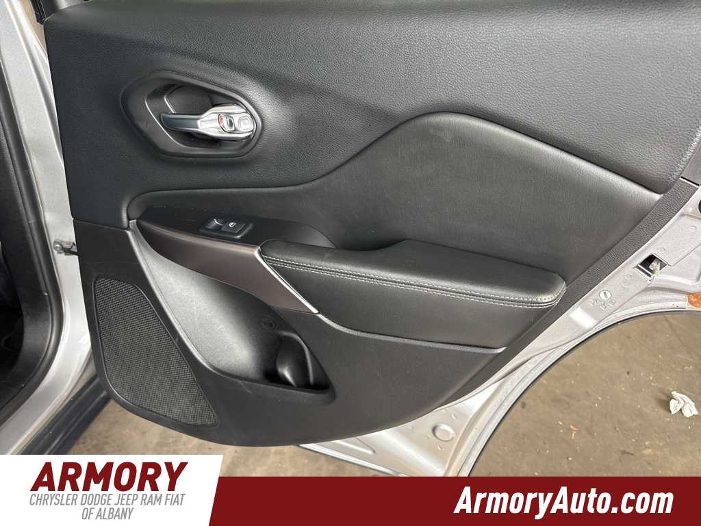 Thumbnail: 2019 Jeep Cherokee - 33