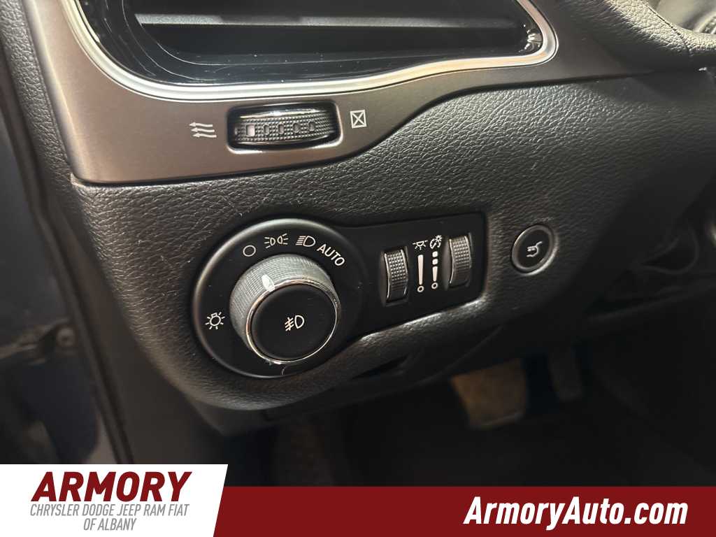 Thumbnail: 2019 Jeep Cherokee - 11