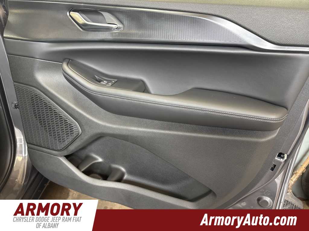 Thumbnail: 2025 Jeep Grand Cherokee L - 35