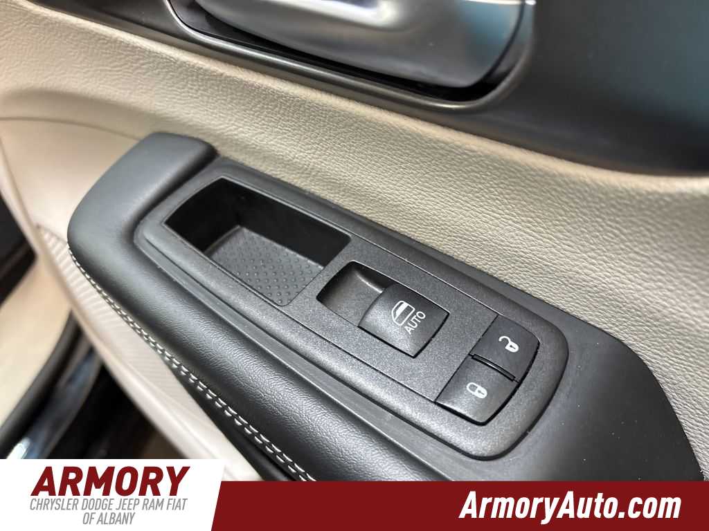 Thumbnail: 2024 Chrysler Pacifica - 42