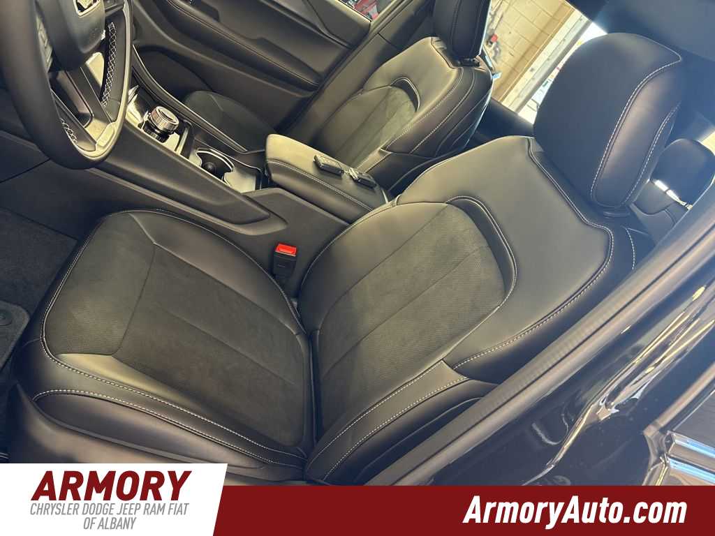 Thumbnail: 2025 Jeep Grand Cherokee L - 12