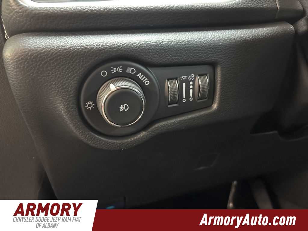 Thumbnail: 2026 Chrysler Pacifica - 11