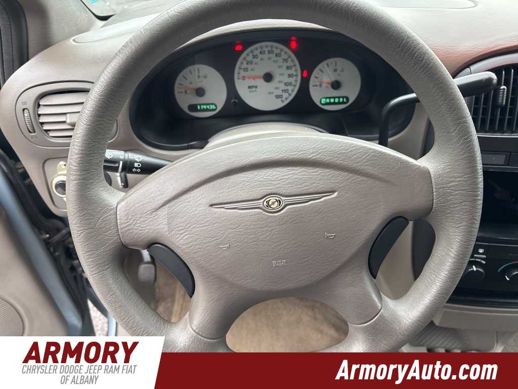 Thumbnail: 2002 Chrysler Voyager - 12