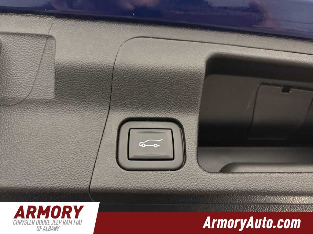 Thumbnail: 2023 GMC Acadia - 33