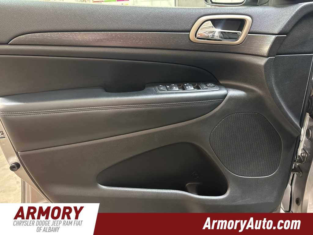 Thumbnail: 2017 Jeep Grand Cherokee - 7