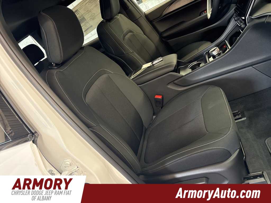 Thumbnail: 2025 Jeep Grand Cherokee - 36