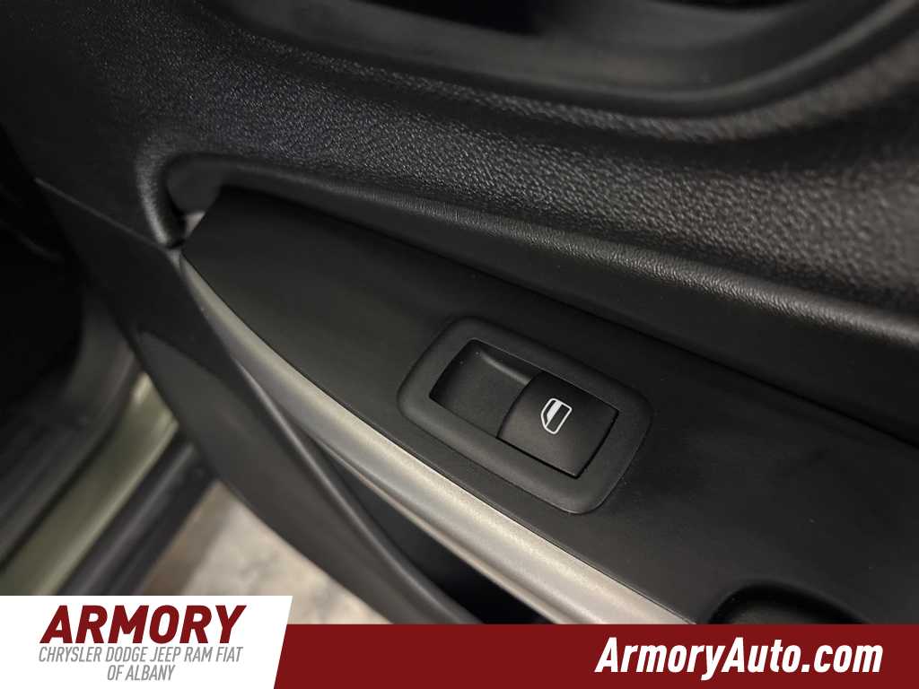 Thumbnail: 2021 Jeep Cherokee - 32