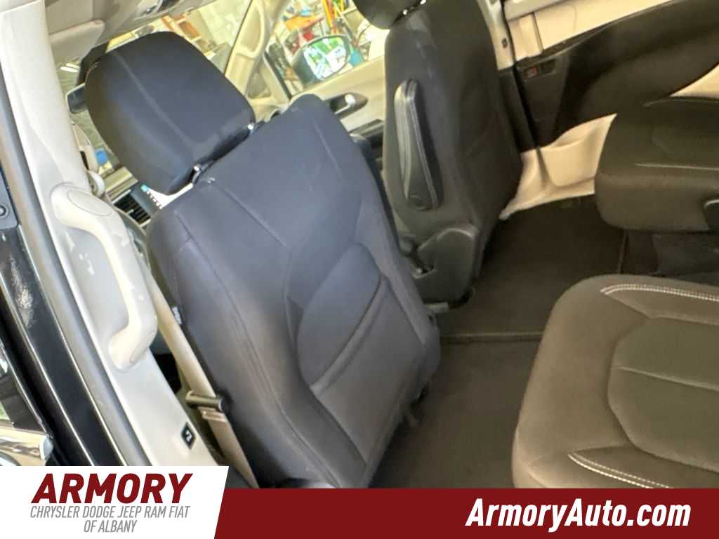 Thumbnail: 2022 Chrysler Voyager - 25