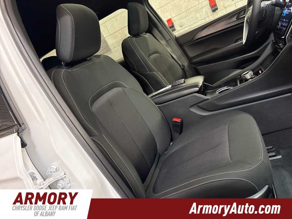 Thumbnail: 2025 Jeep Grand Cherokee - 39