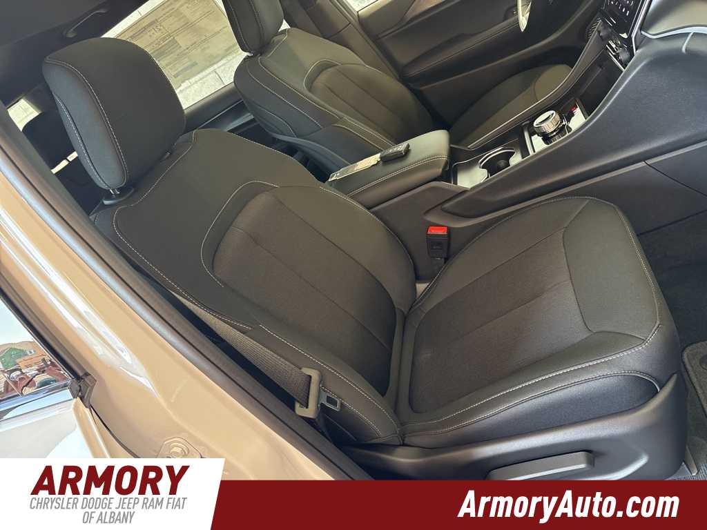 Thumbnail: 2025 Jeep Grand Cherokee L - 41