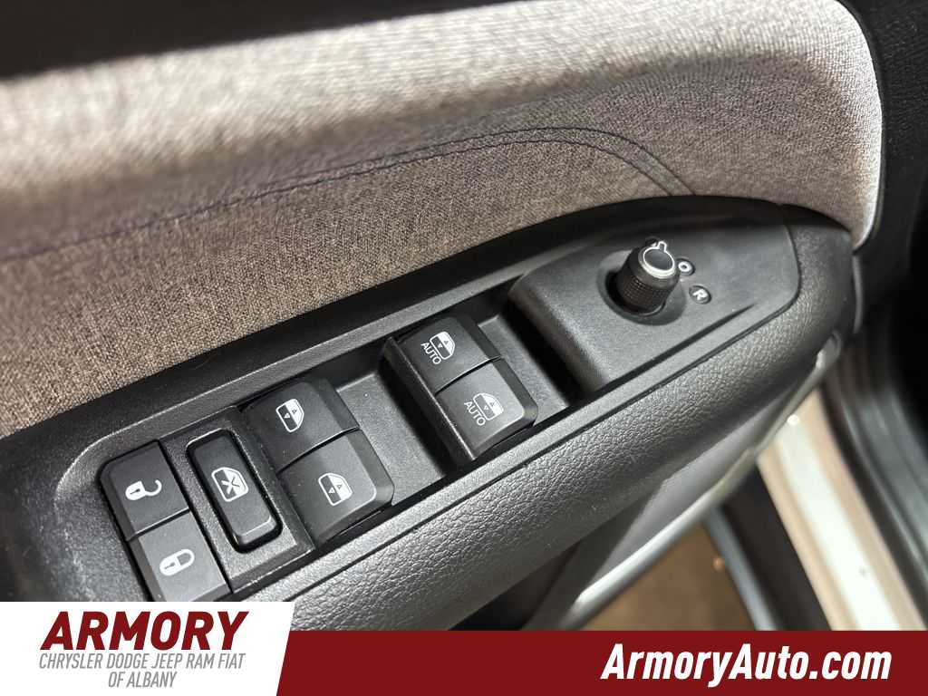 Thumbnail: 2023 Jeep Compass - 8