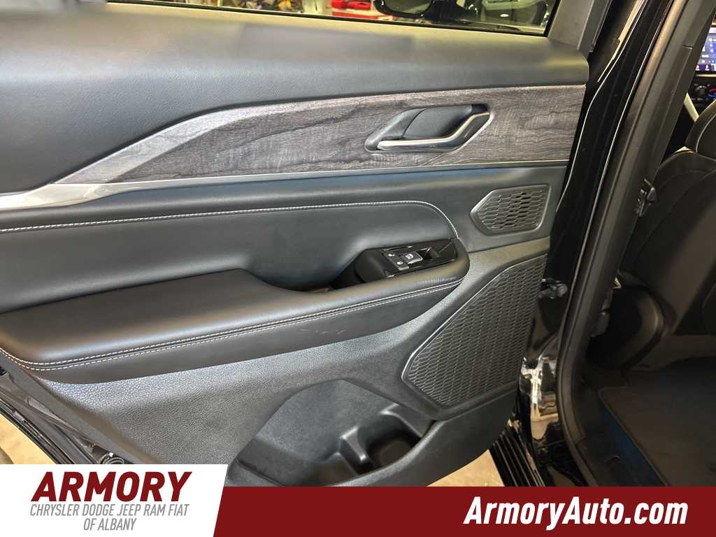 Thumbnail: 2023 Jeep Grand Cherokee - 30