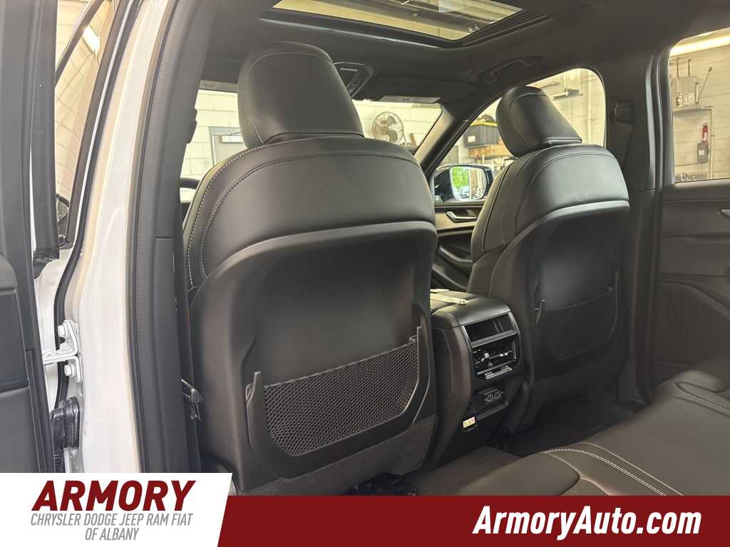 Thumbnail: 2025 Jeep Grand Cherokee - 22