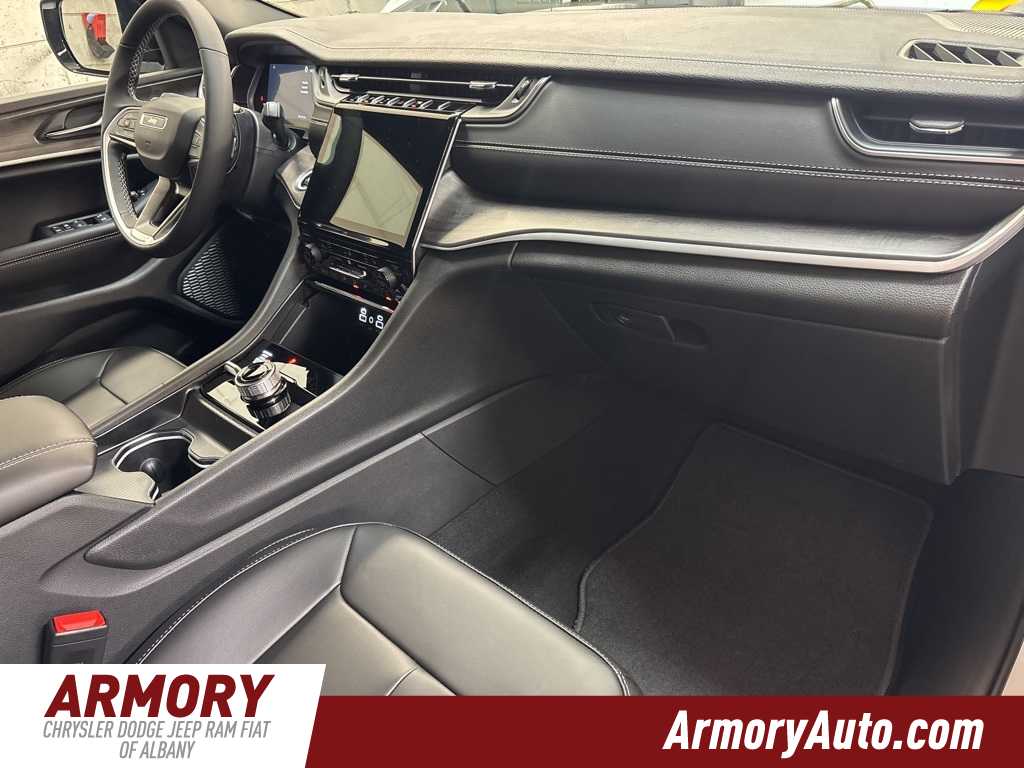 Thumbnail: 2025 Jeep Grand Cherokee - 34