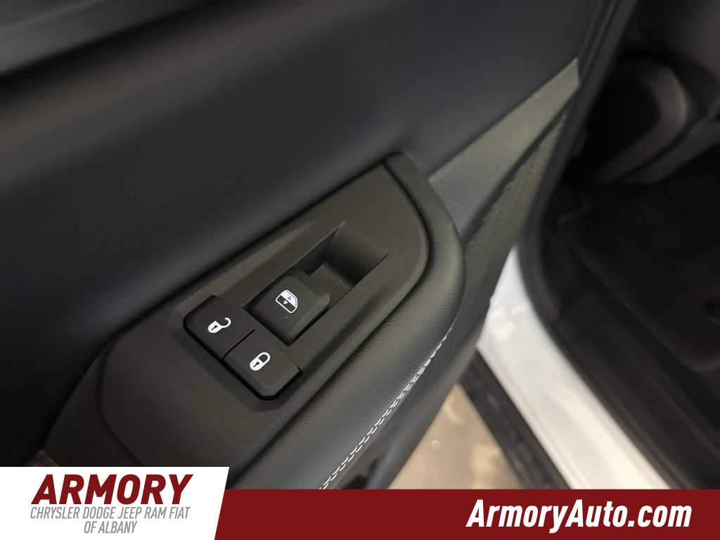 Thumbnail: 2025 Jeep Grand Cherokee - 27