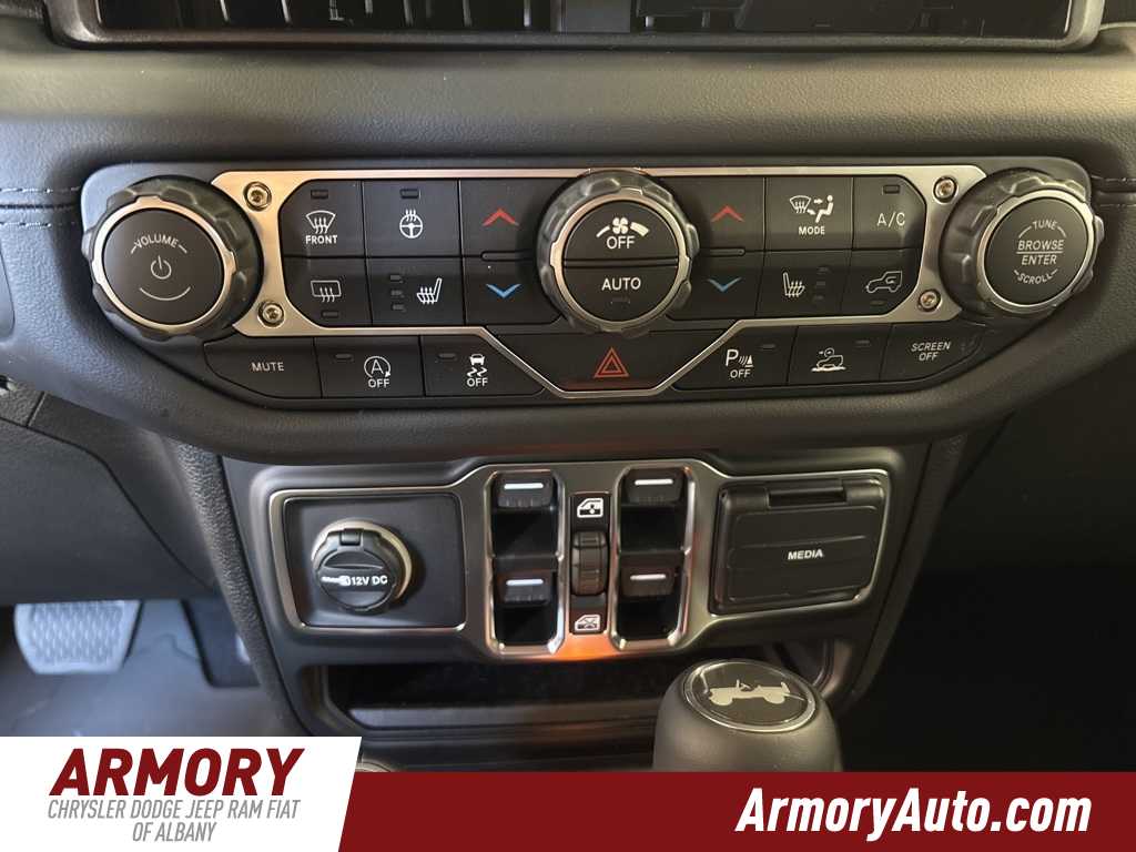 Thumbnail: 2025 Jeep Wrangler - 19