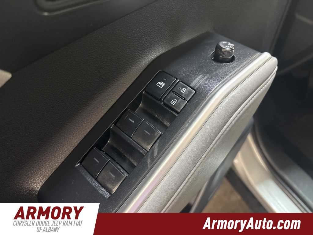 Thumbnail: 2022 Toyota Highlander - 8