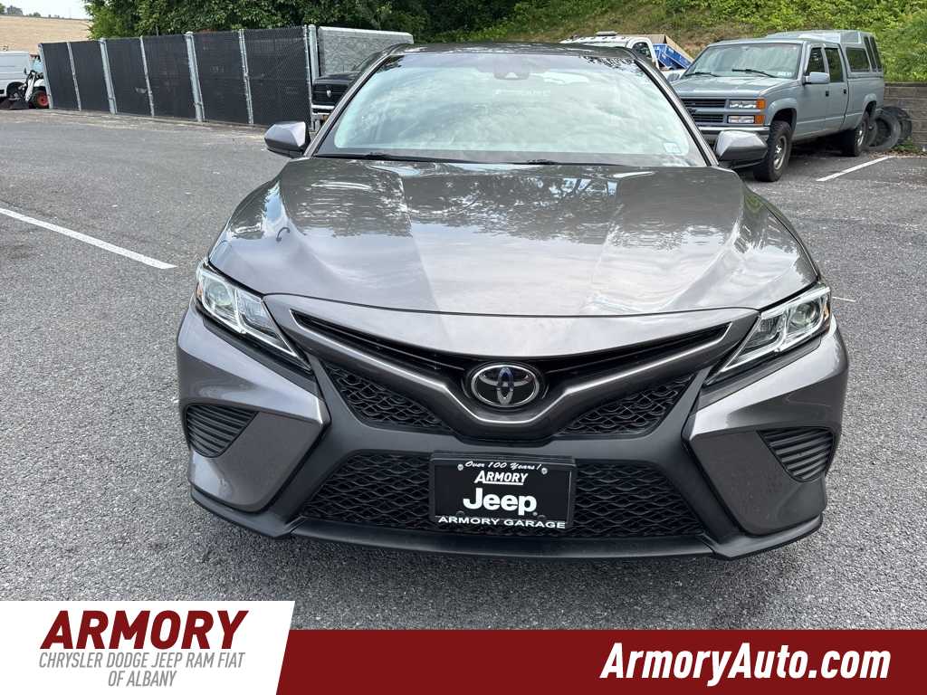 2018 Toyota Camry SE 2