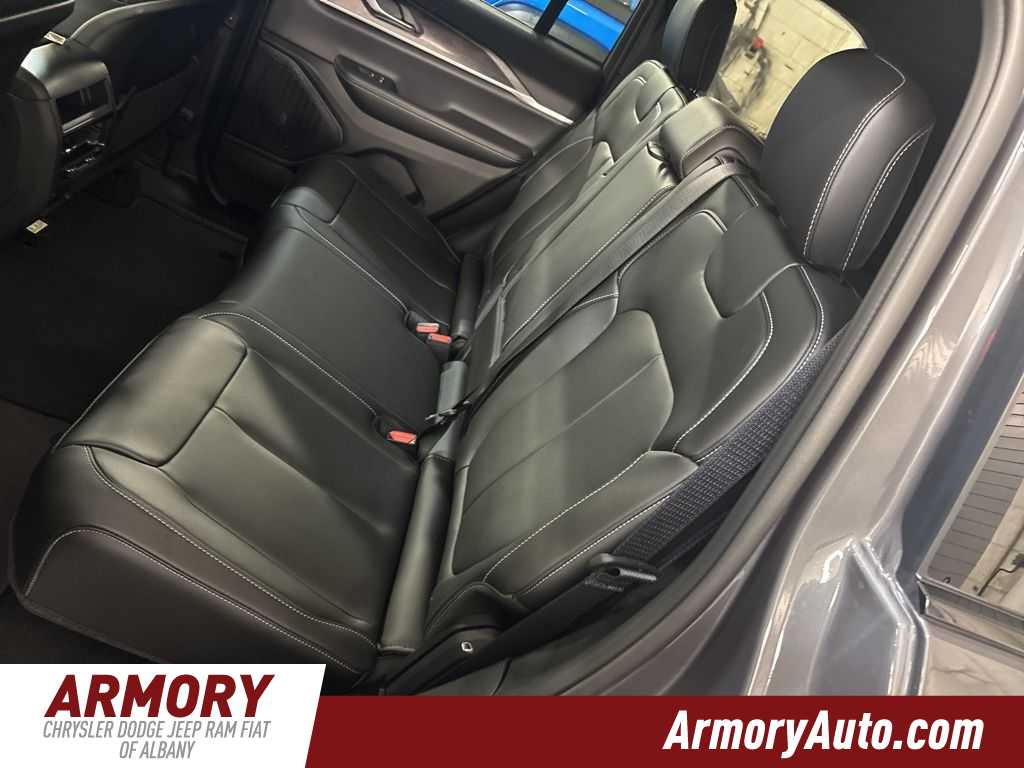 Thumbnail: 2025 Jeep Grand Cherokee - 25