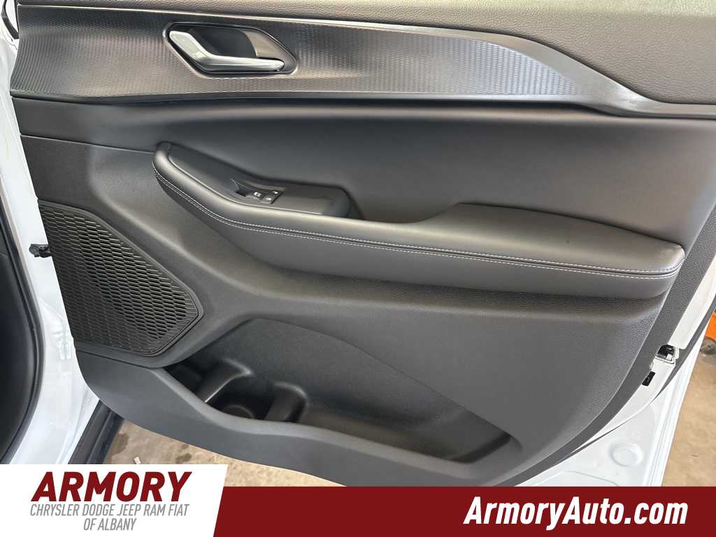 Thumbnail: 2025 Jeep Grand Cherokee - 34