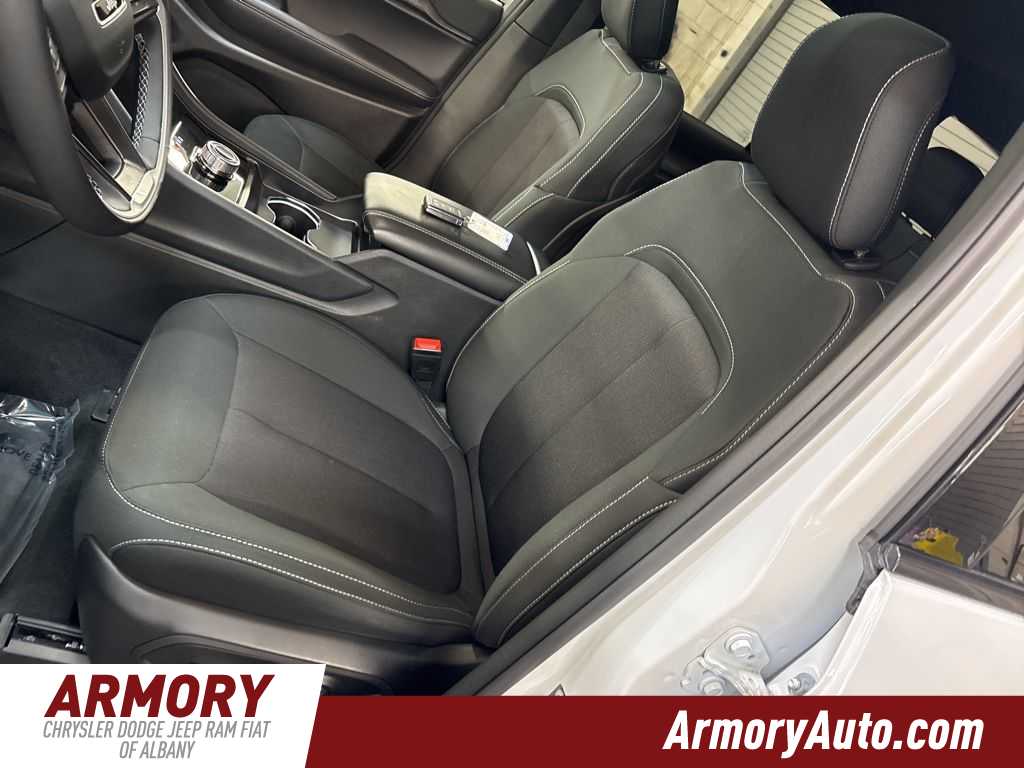 Thumbnail: 2025 Jeep Grand Cherokee - 12