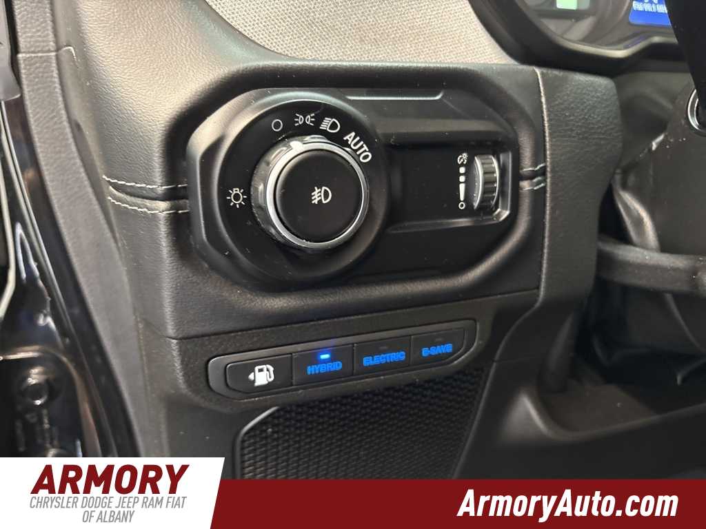 2024 Jeep Wrangler Sahara 10