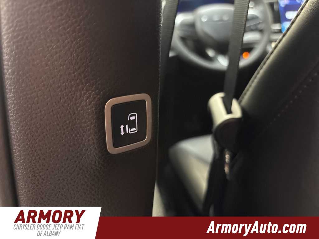 Thumbnail: 2026 Chrysler Pacifica - 32