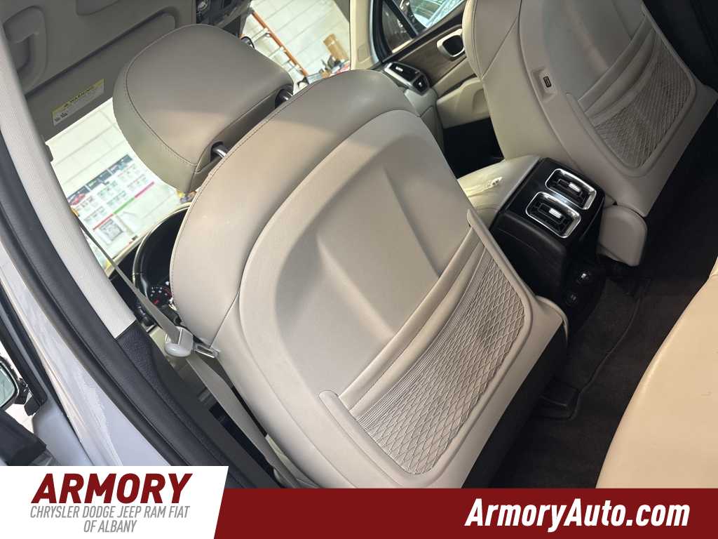 Thumbnail: 2022 Kia Sorento - 32