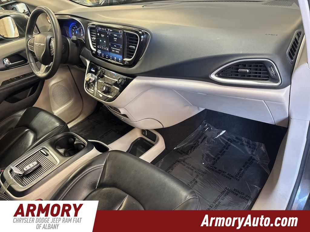 Thumbnail: 2023 Chrysler Pacifica - 40