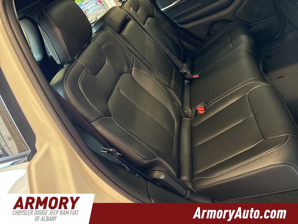 Thumbnail: 2025 Jeep Grand Cherokee - 32