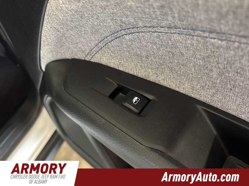 Thumbnail: 2023 Jeep Compass - 30